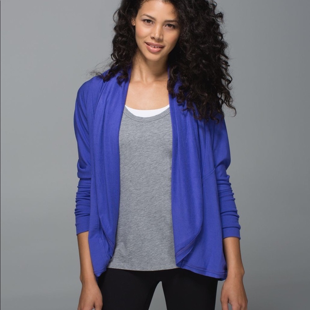 Lululemon To & Flow wrap in heather Iris Flower